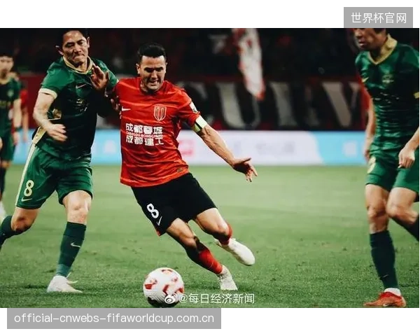 成都蓉城半程豪取37分领跑积分榜，其场均2.2球的攻击力冠绝中超联赛。